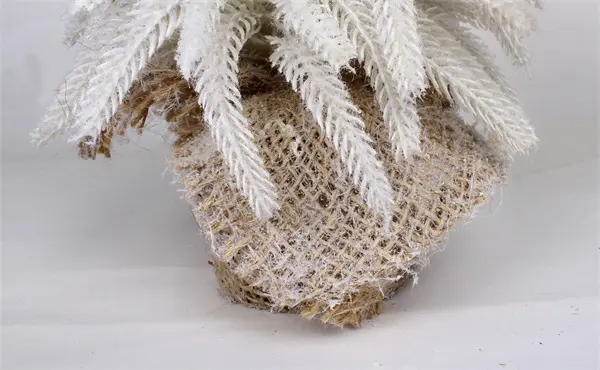 Hvid julepynt i Jute Base Ice Finish.jpg White Christmas Decorations in Jute Base Ice Finish.jpg
